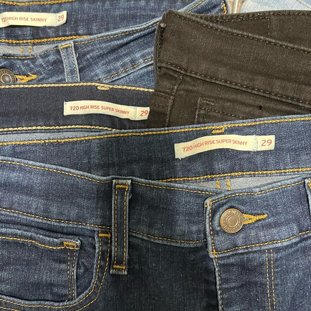 LAST CHANCE Levi's high rise skinny jeans